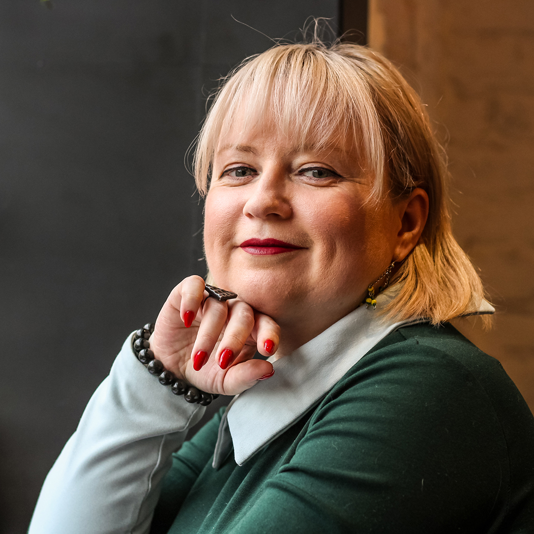 Nie rozmiar, a styl! Zobacz gdzie kupisz modne ubrania dla dojrzałych pań 50+ plus size do 150 zł